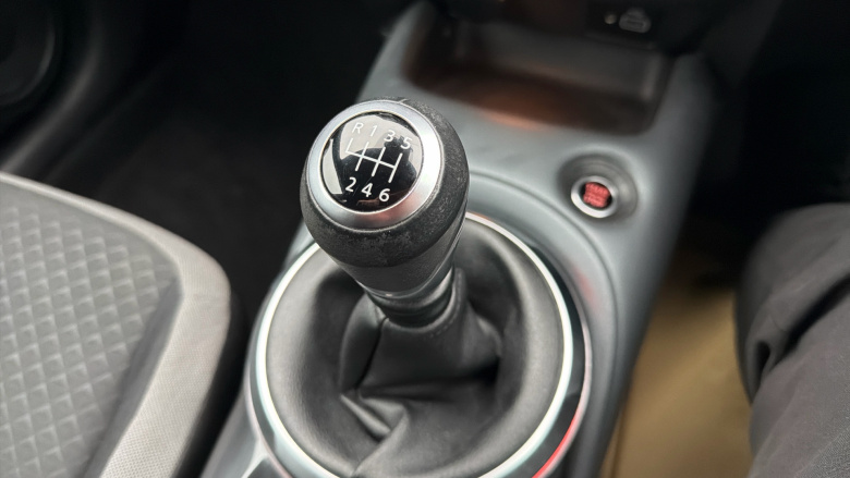 Nissan Juke 1.0 DiG-T N-Connecta 5dr Petrol Hatchback